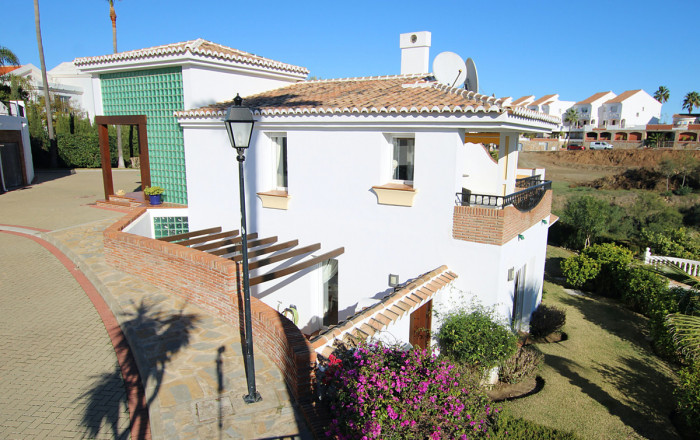 Qlistings House - Villa in El Chaparral, Costa del Sol image 3